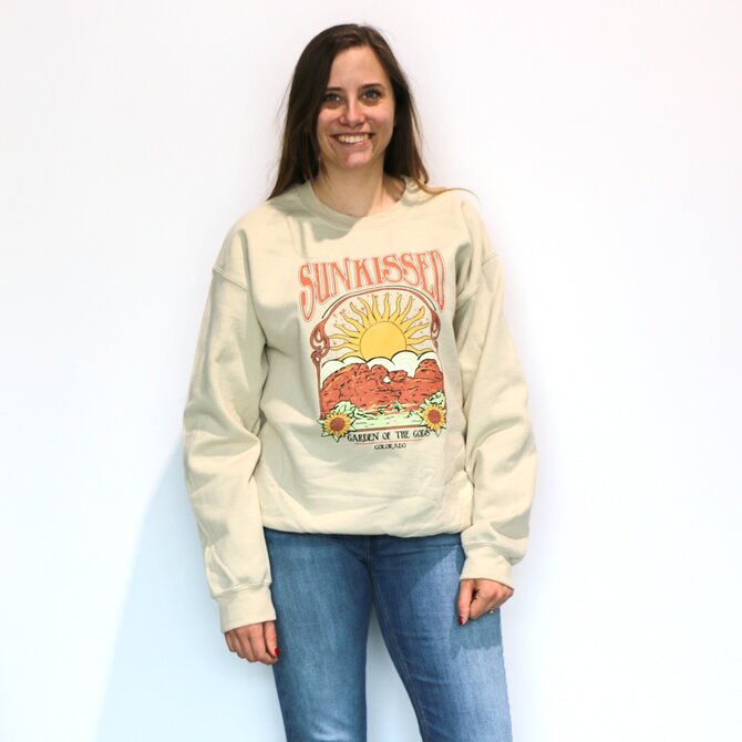 GREAT MOUNTAIN WEST Sunkissed Garden of the Gods CO T-Shirt