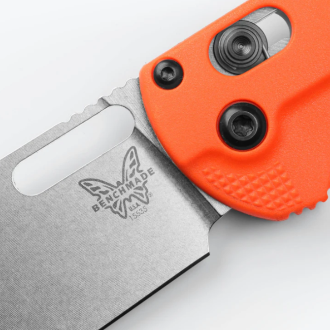BENCHMADE KNIFE-Taggedout Axis Clip Point