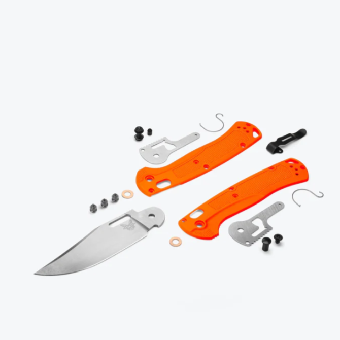 BENCHMADE KNIFE-Taggedout Axis Clip Point