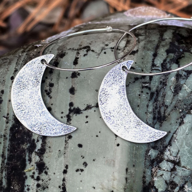 DAPHNE LORNA Earrings - Crescent Moon Matte Silver