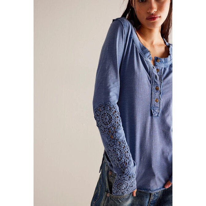 FREE PEOPLE Top - Our Song Henley Cuff
