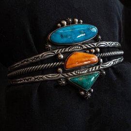 BILAGAANAS Cuff - Turquoise Spiny Oyster 3 Band