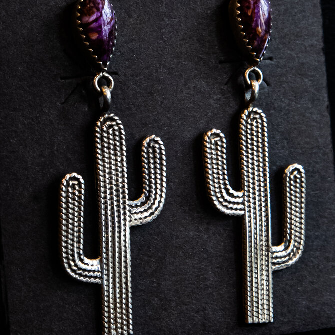 RUNNING BEAR Earring - Spiny Oyster Cactus Drop