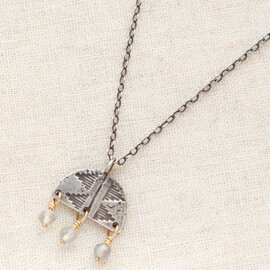 Sarah Deangelo Necklace - Pakal Arch Labradorite Fringe