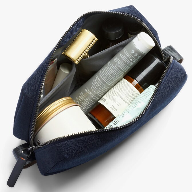 BELLROY *TOILETRY KIT-NAVY