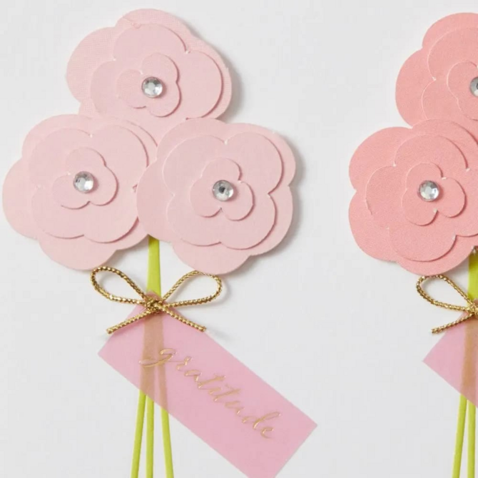 NIQUEA.D BY AVANTI Card - 3 Bouquets