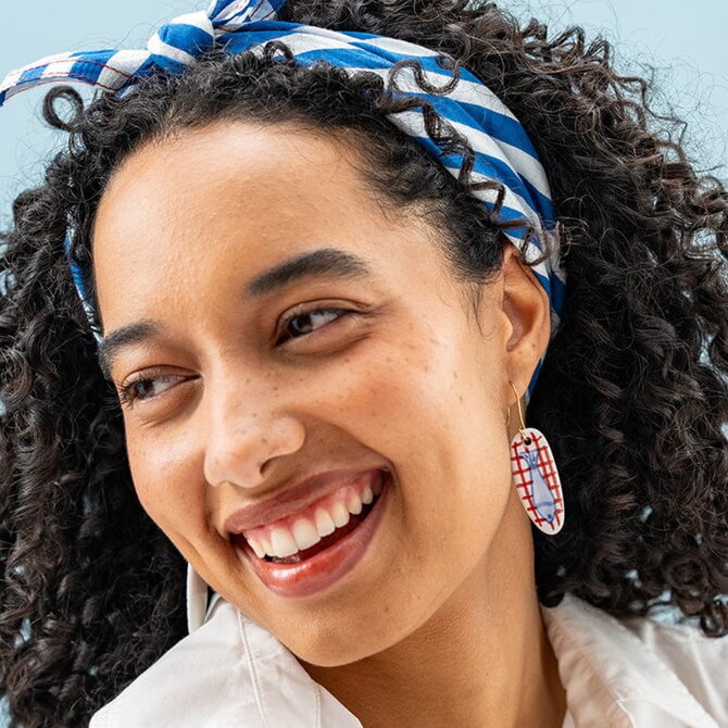 E-DANIELLE FISH/RED PLAID/OVAL