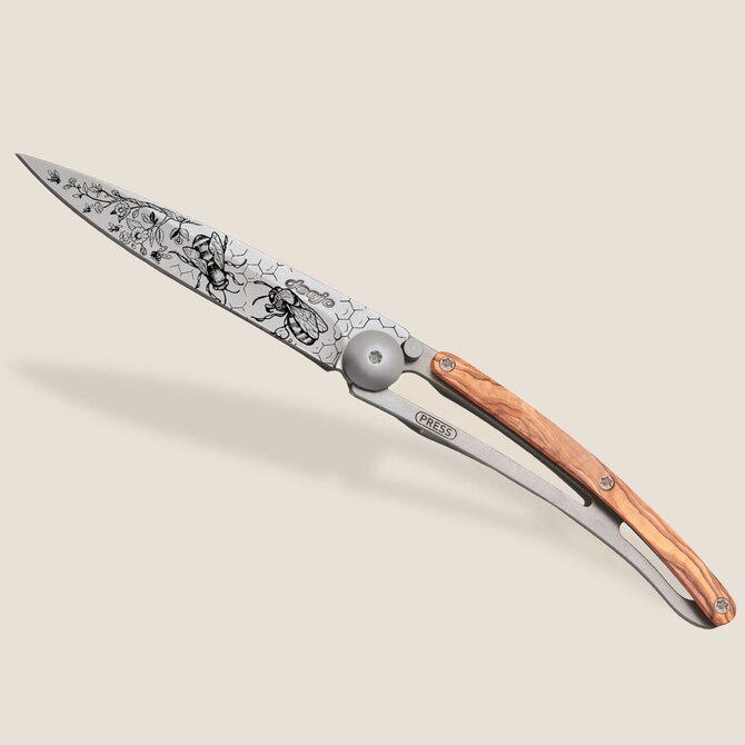 DEEJO KNIFE-TITANIUM/OLIVE WD/BEES