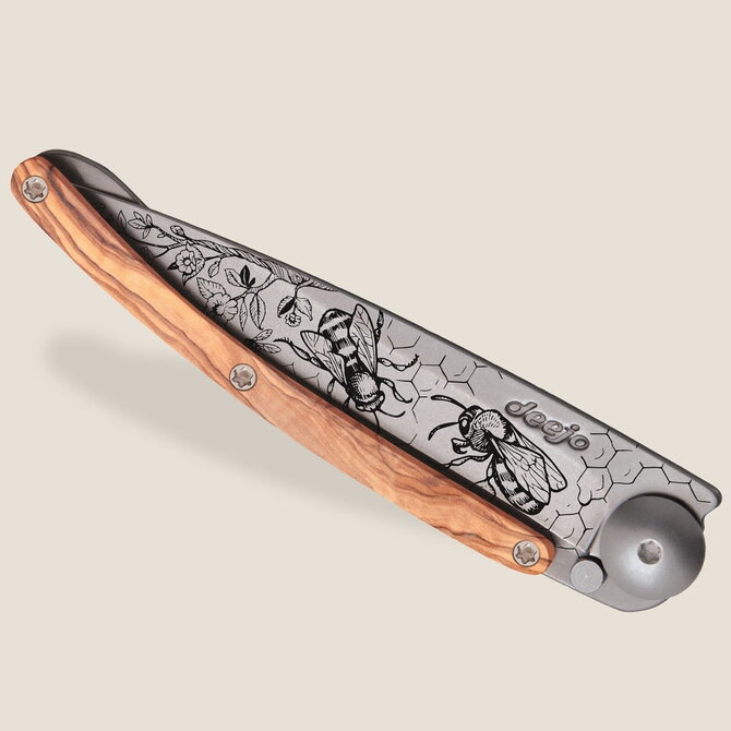 DEEJO KNIFE-TITANIUM/OLIVE WD/BEES