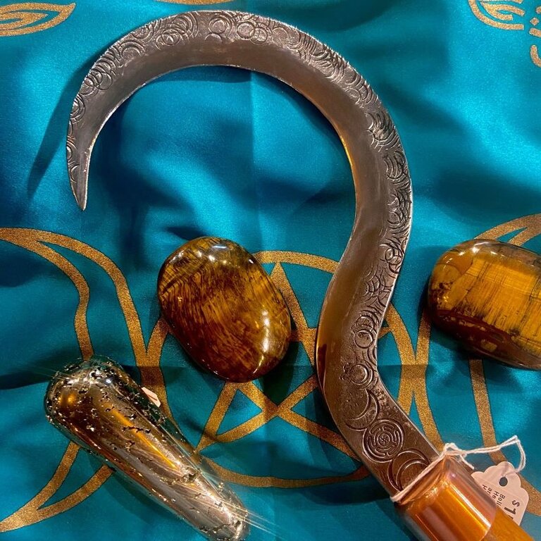 Luna Ignis Boline With Hecate Moon and Red Oak Handle