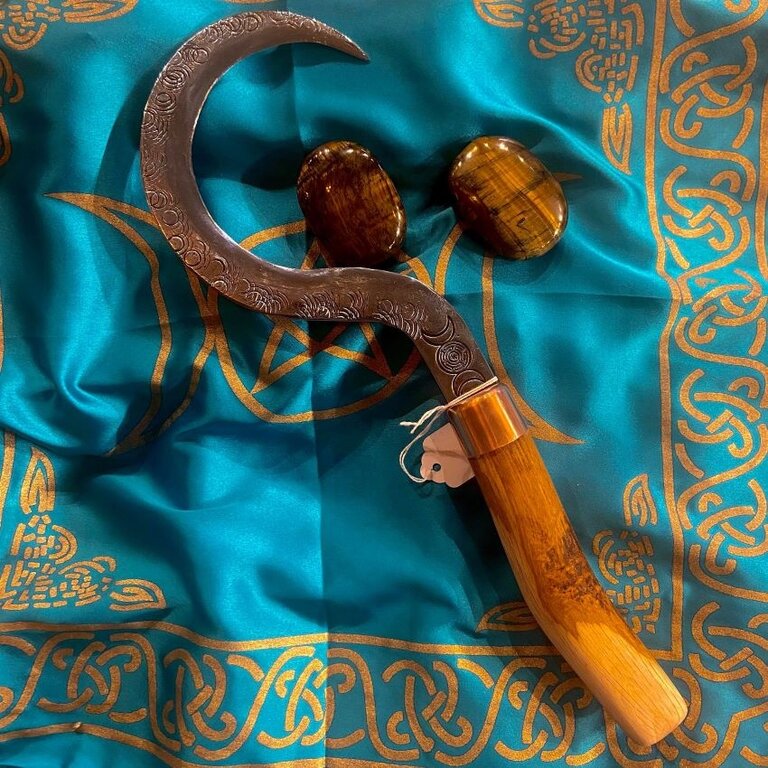 Luna Ignis Boline With Hecate Moon and Red Oak Handle