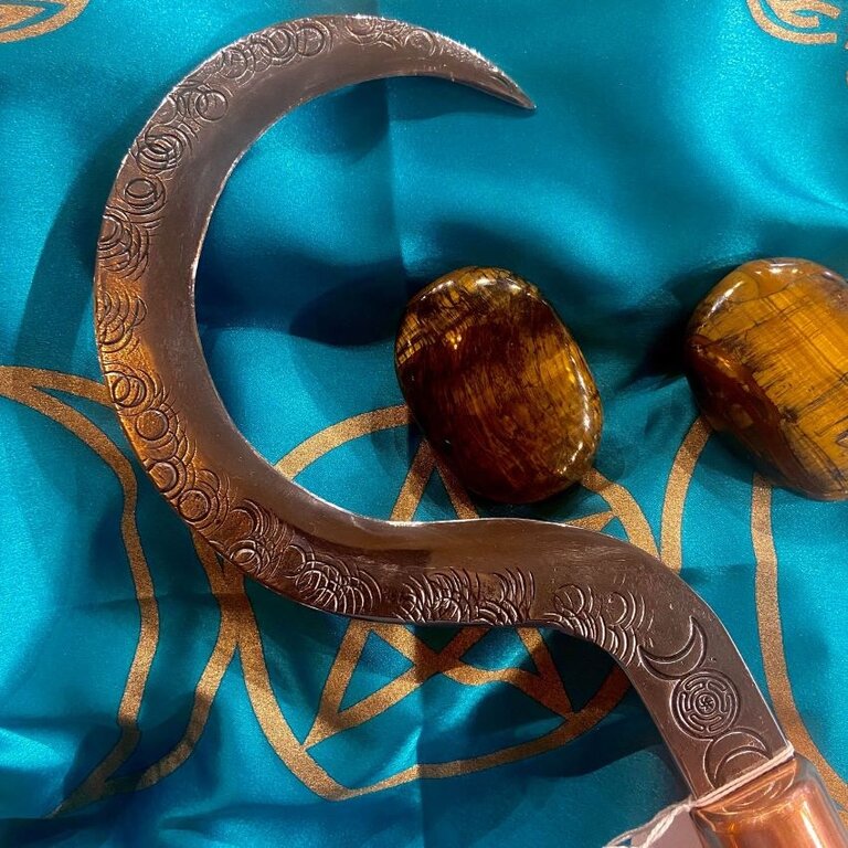 Luna Ignis Boline With Hecate Moon and Red Oak Handle