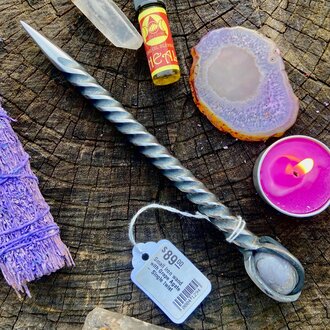 Luna Ignis Small iron wand with Grape Agate - Single twist Luna Ignis Small iron wand with Grape Agate - Single twist