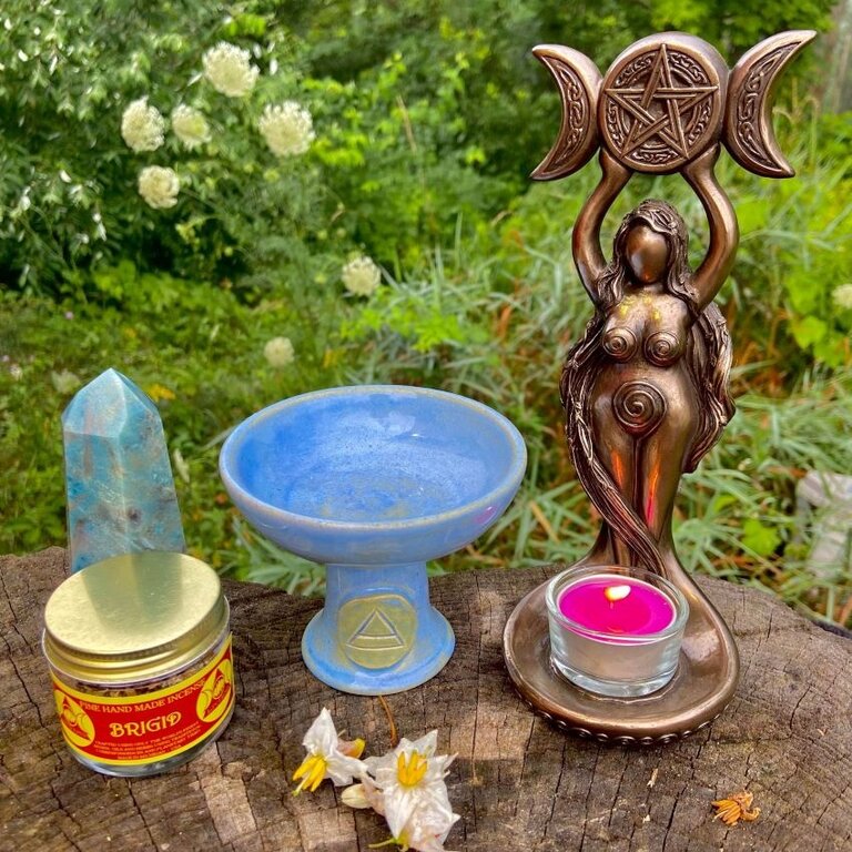 Luna Ignis Luna Ignis Ceramic Incense Burner Pale Blue Air
