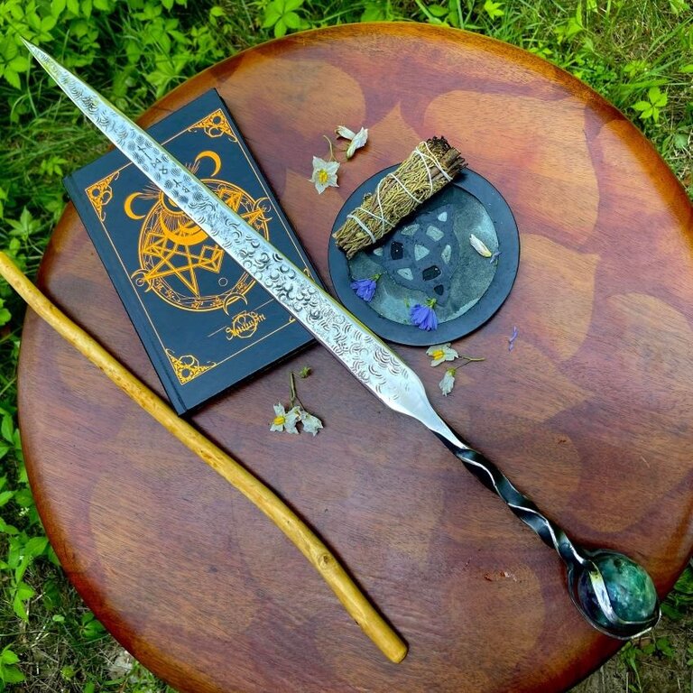 Luna Ignis Luna Ignis Runic Witches Short Sword With Fluorite