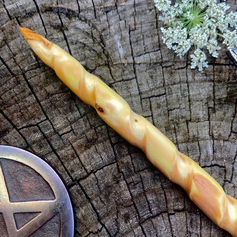 Luna Ignis Luna Ignis English Graveyard Yew Wand Merlyn