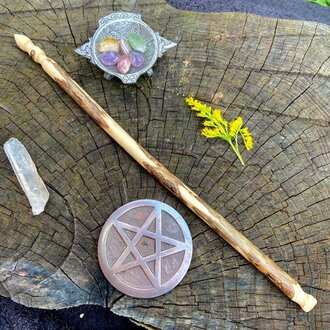 Luna Ignis Luna Ignis English Hazel Wand Cerridwen