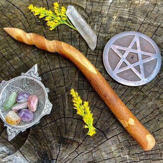 Luna Ignis Luna Ignis English Rowan Wand Brigitania