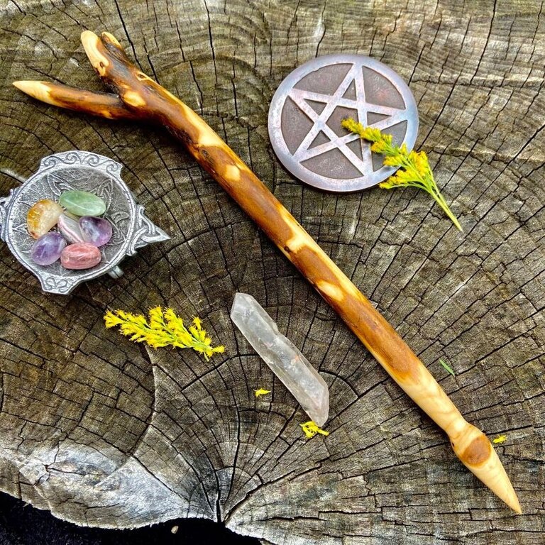 Luna Ignis Luna Ignis English Blackthorn wand Morrigan