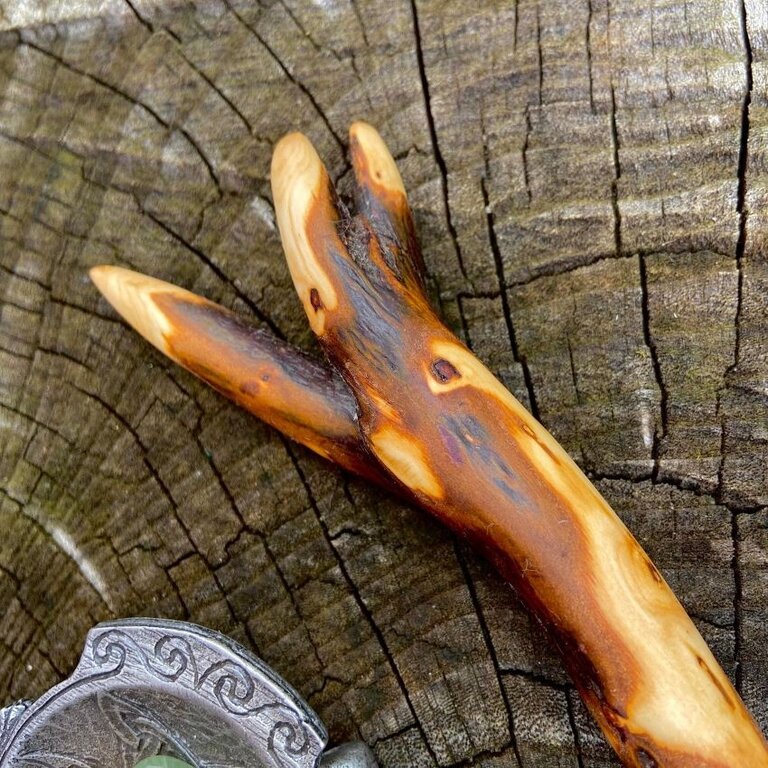Luna Ignis Luna Ignis English Blackthorn wand Morrigan