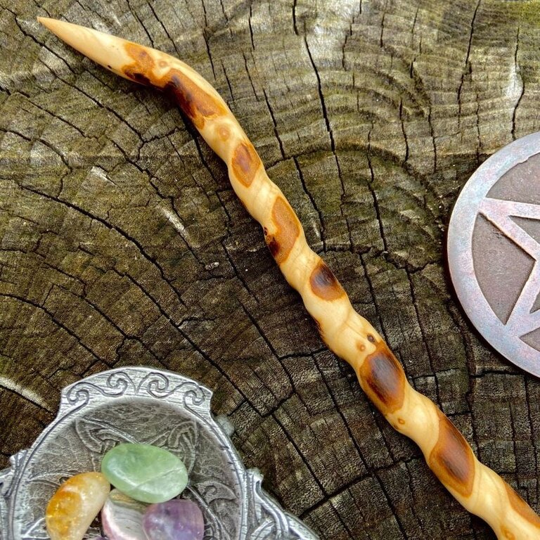 Luna Ignis Luna Ignis English Blackthorn wand Viper