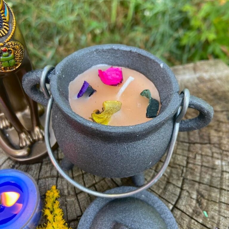 Luna Ignis Cast Iron Cauldron 4inch with Smudge Candle Palo Santo