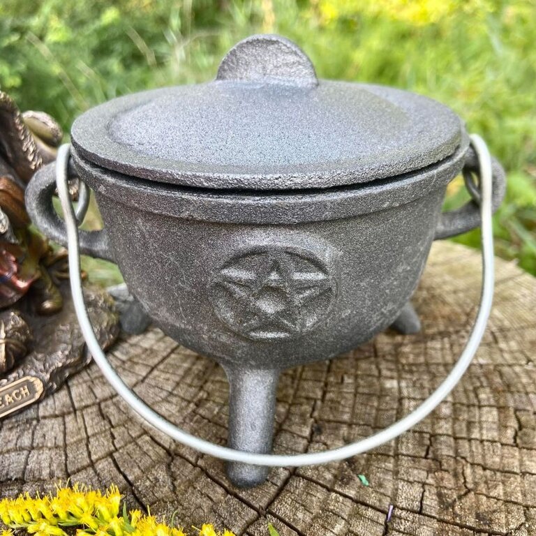 Luna Ignis Medium Cauldron (4.5") Pentacle