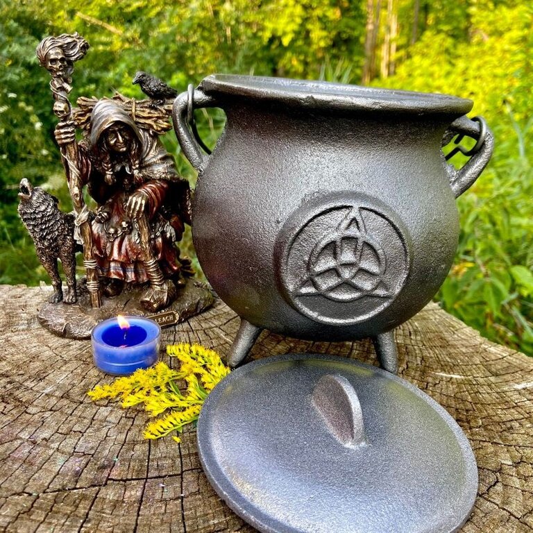 Luna Ignis Large Cauldron (7") Triquetra