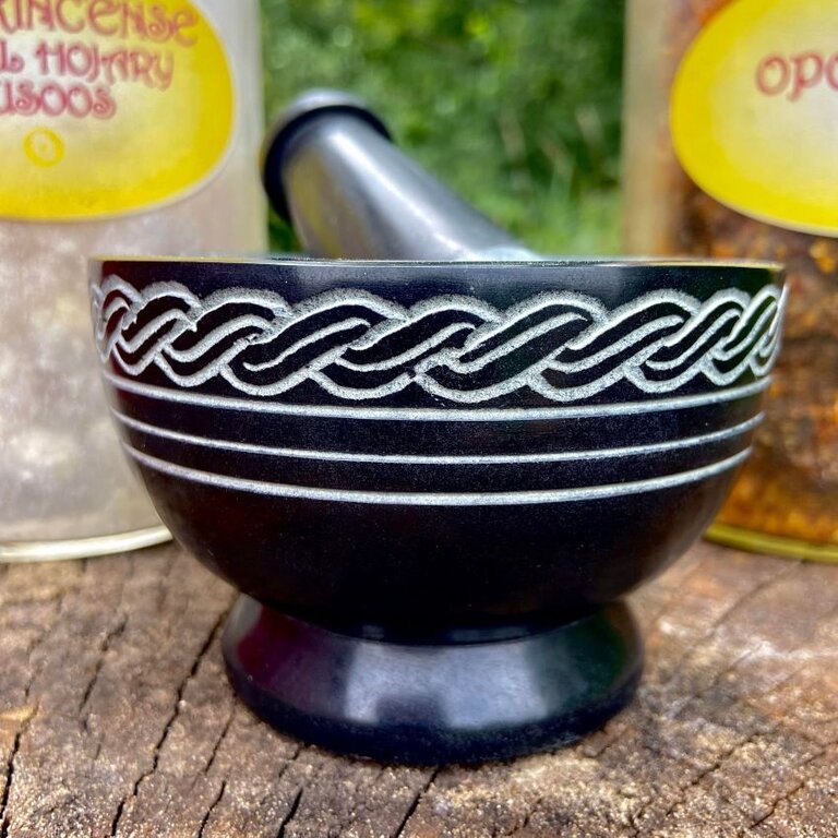 Luna Ignis Celtic Knot Craved Soap Stone Mortar & Pestle