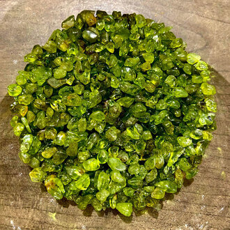 Luna Ignis Peridot Chips 1oz (Crystal Chip Bar) Luna Ignis Peridot Chips 1oz (Crystal Chip Bar)