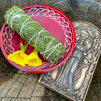 Luna Ignis Medium Smudge Cedar 4 Inches