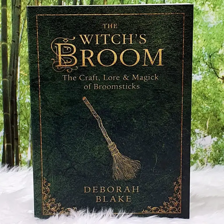 Llewellyn Publications The Witch's Broom: The Craft, Lore & Magick of Broomsticks