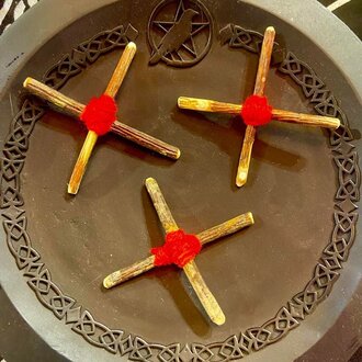 Luna Ignis Real English Rowan Cross