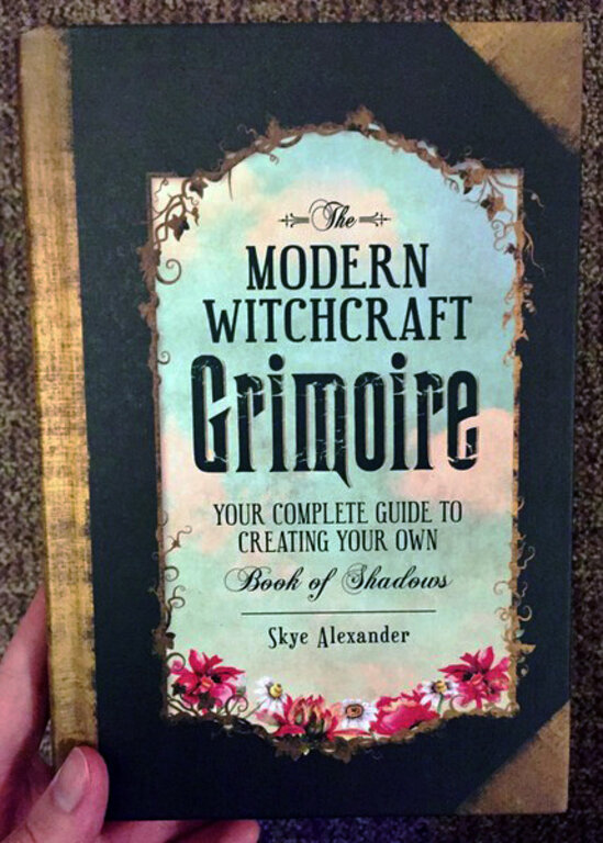 Microcosm MODERN WITCHCRAFT GRIMOIRE: Your Complete Guide To Creating Your Own Book Of Shadows (H)