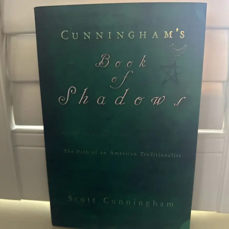 Llewellyn Publications Cunningham's Book of Shadows