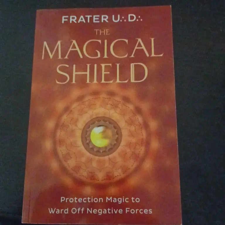 Llewellyn Publications The Magical Shield: Protection Magic to Ward Off Negative Forces