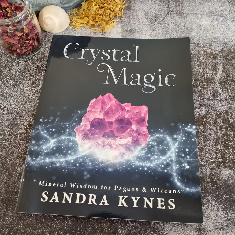 Llewellyn Publications CRYSTAL MAGIC: Mineral Wisdom For Pagans & Wiccans