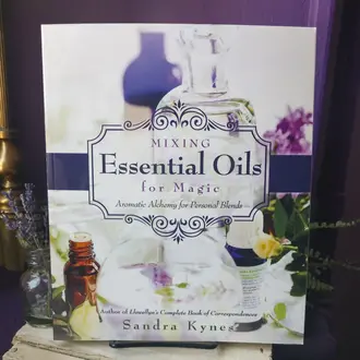 Llewellyn Publications Mixing Essential Oils For Magic: Aromatic Alchemy For Personal Blends - Kynes, Sandra - Paperback