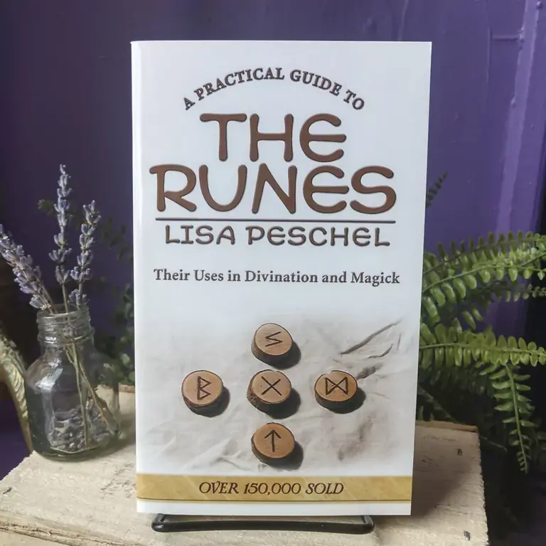 Llewellyn Publications A Practical Guide to the Runes