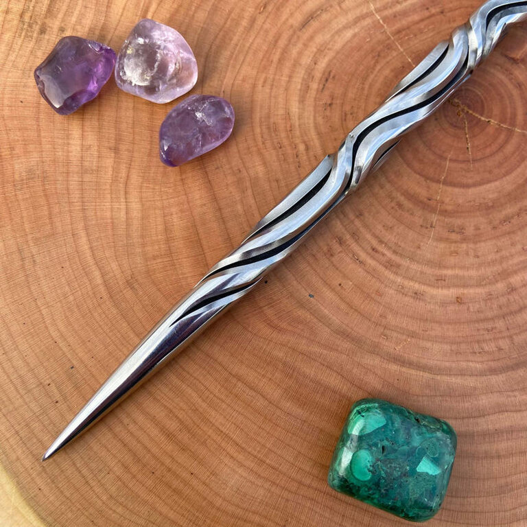 Luna Ignis Iron Wand with Amethyst sphere - Vine Twist single groove tight to lazy twists