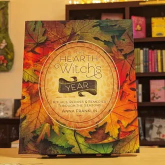 Llewellyn Publications The Hearth Witch's Year