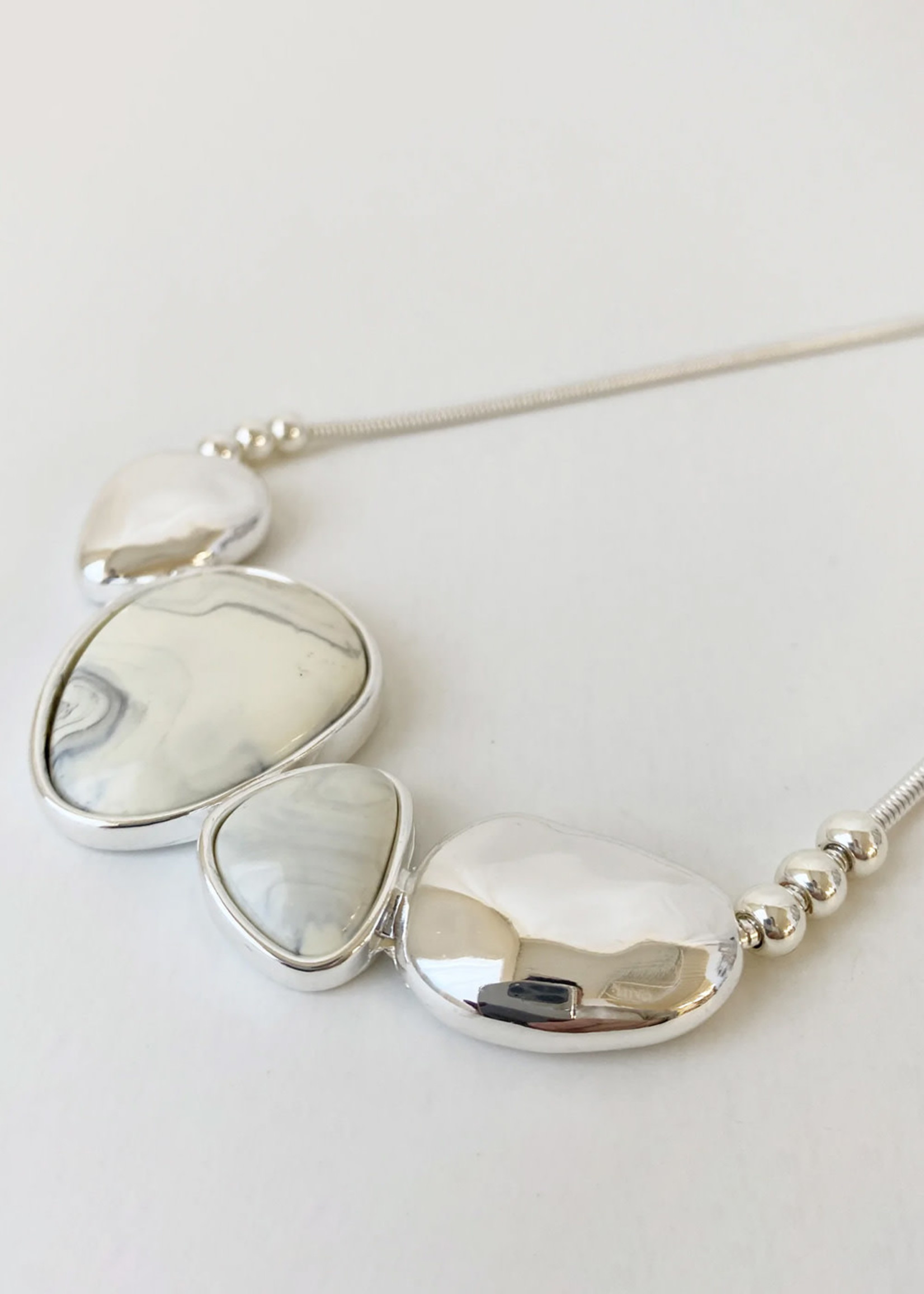 Caracol White & Silver Statement Necklace with Metal & Resin on Snake Chain