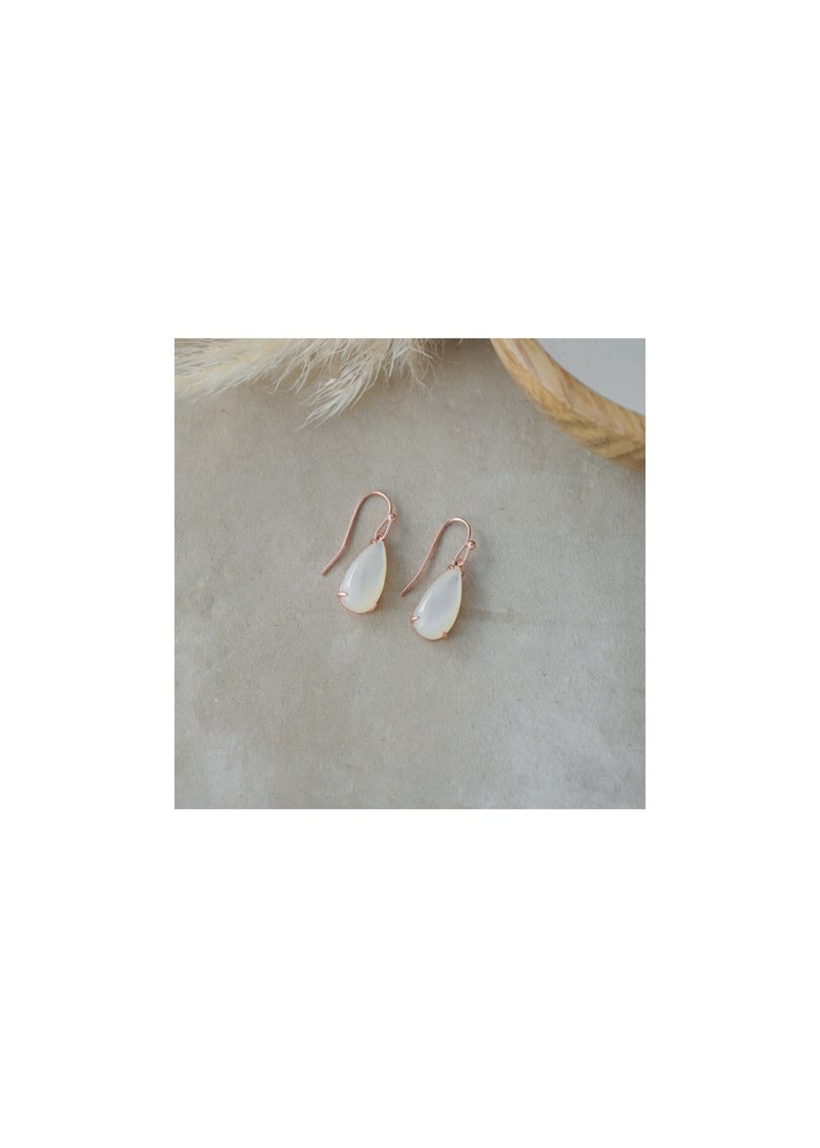 Marmee Earrings w Mother of Pearl/Gold