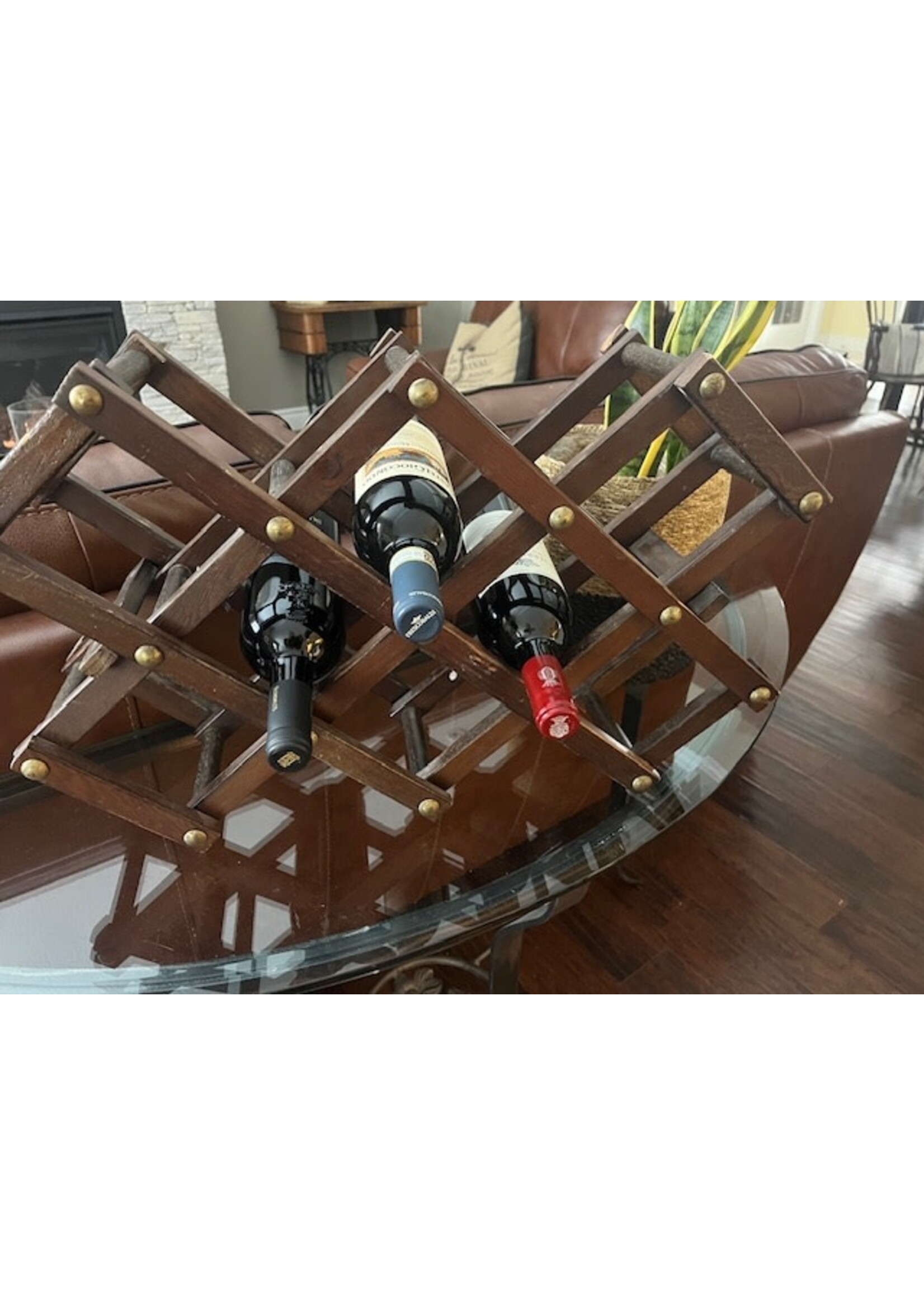 Expanding wooden Wine Rack