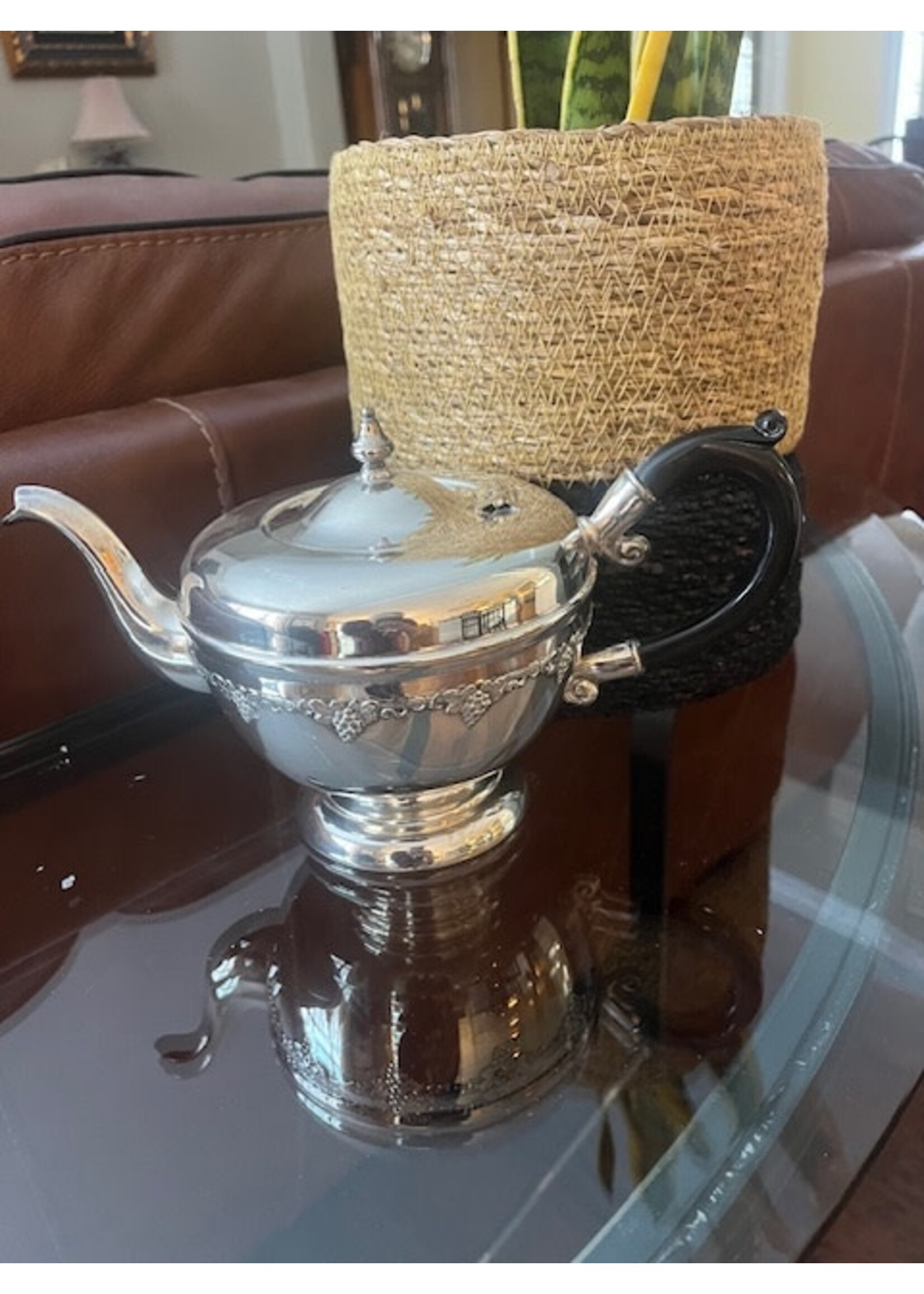 Vintage 4 cup Viking Plate Teapot w Bakelite Handle