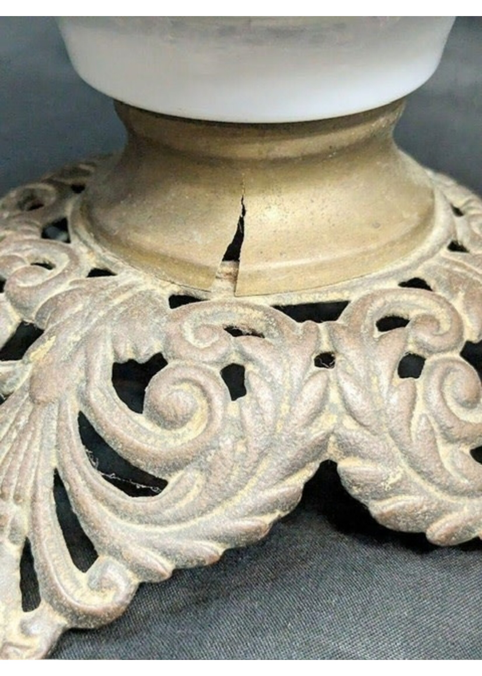 White-Flame Purple Floral Oil Lamp