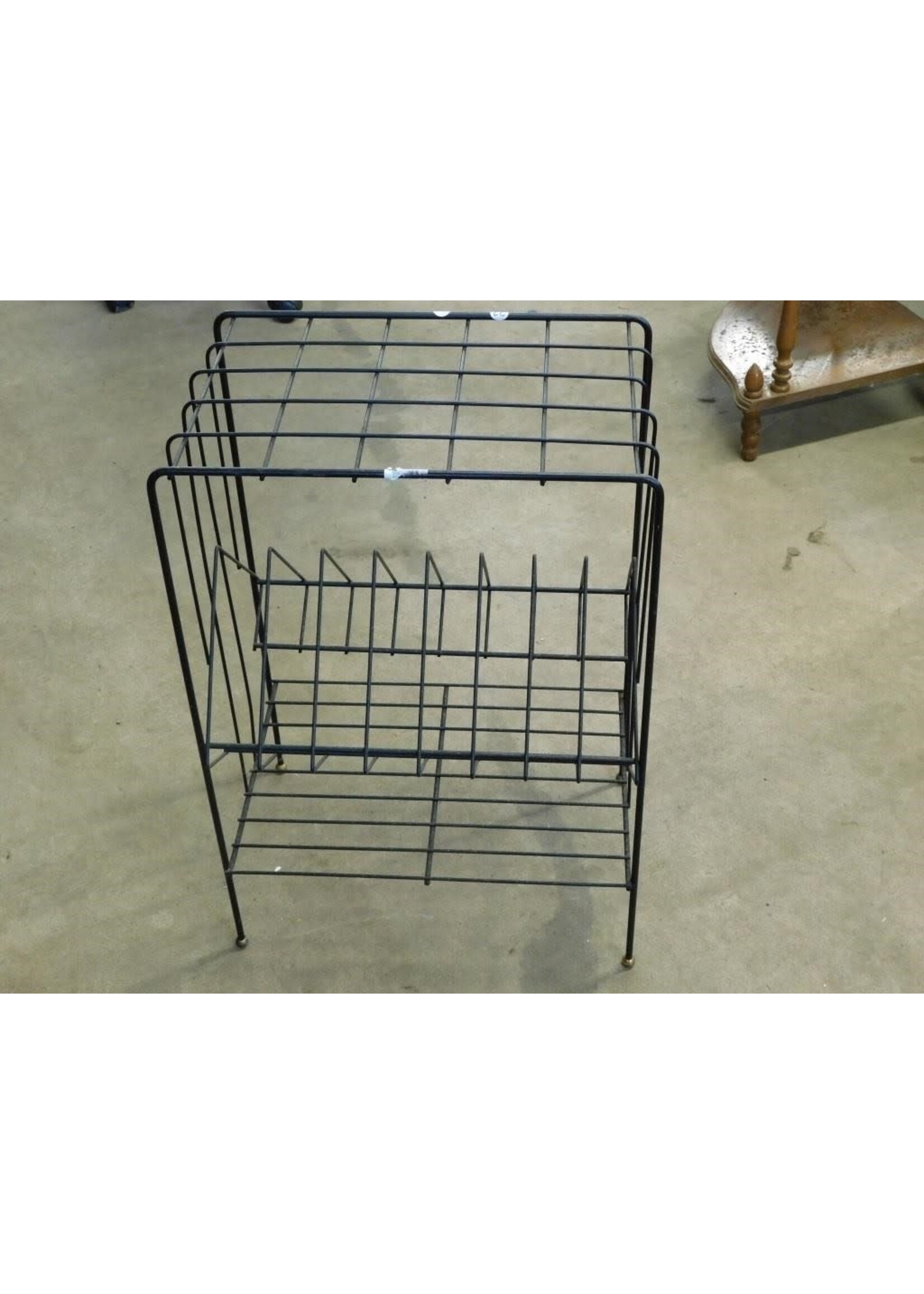 RETRO WIRE RECORD STORAGE SHELF 18 X 12 X 27"H