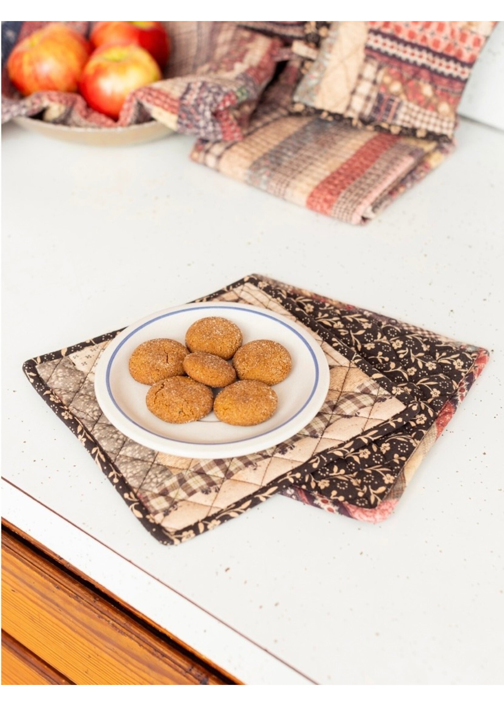 April Cornell Harvest Harmony Patchwork Potholder Set/2