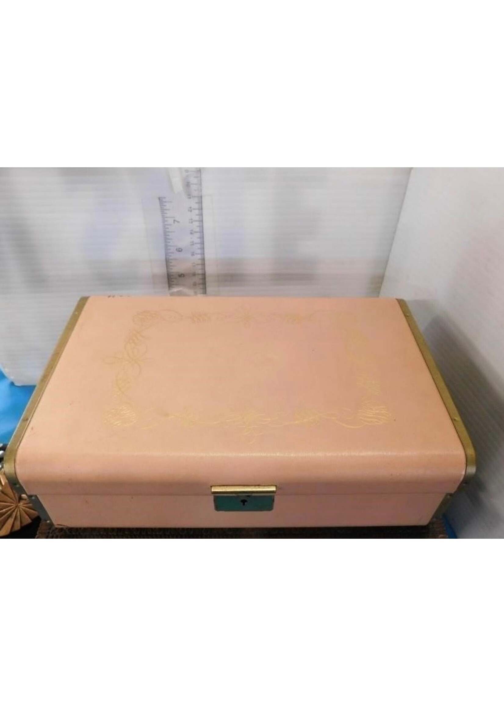 Vintage Jewelry Box w Key (Pink)