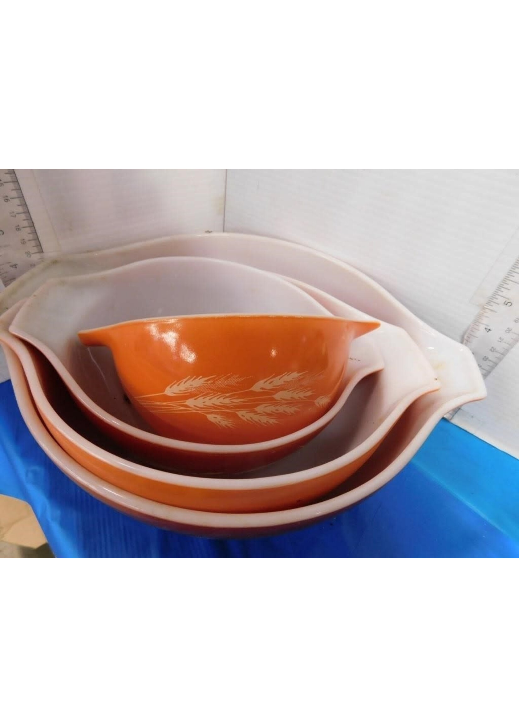 Vintage Pyrex Bowls set